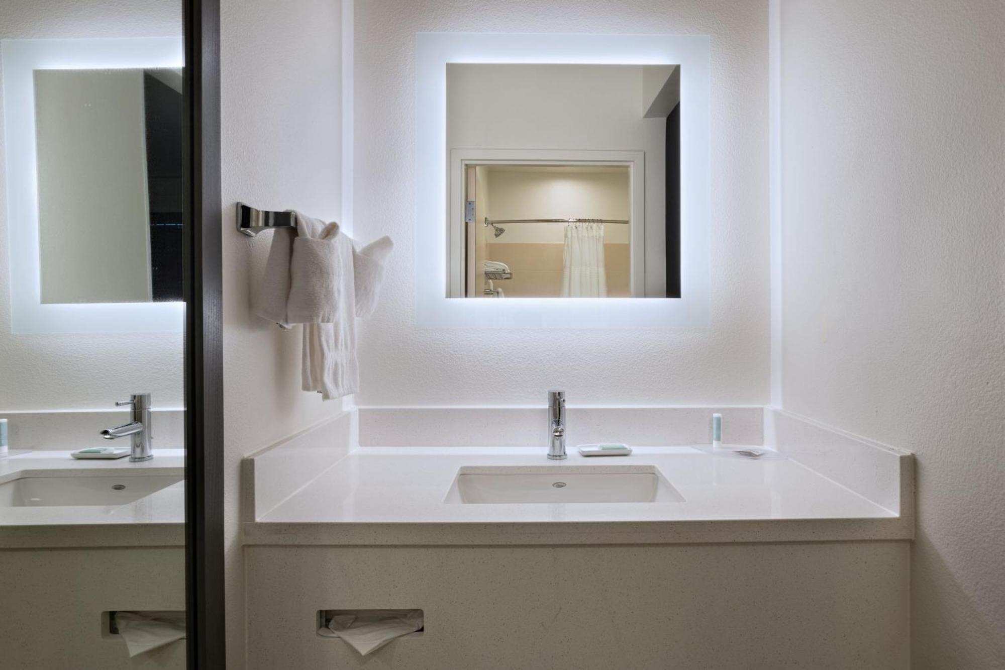 Springhill Suites By Marriott Dallas Dfw Airport East Las Colinas אירווינג מראה חיצוני תמונה